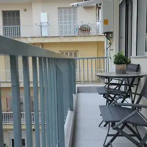 κάντε κράτηση εδώ